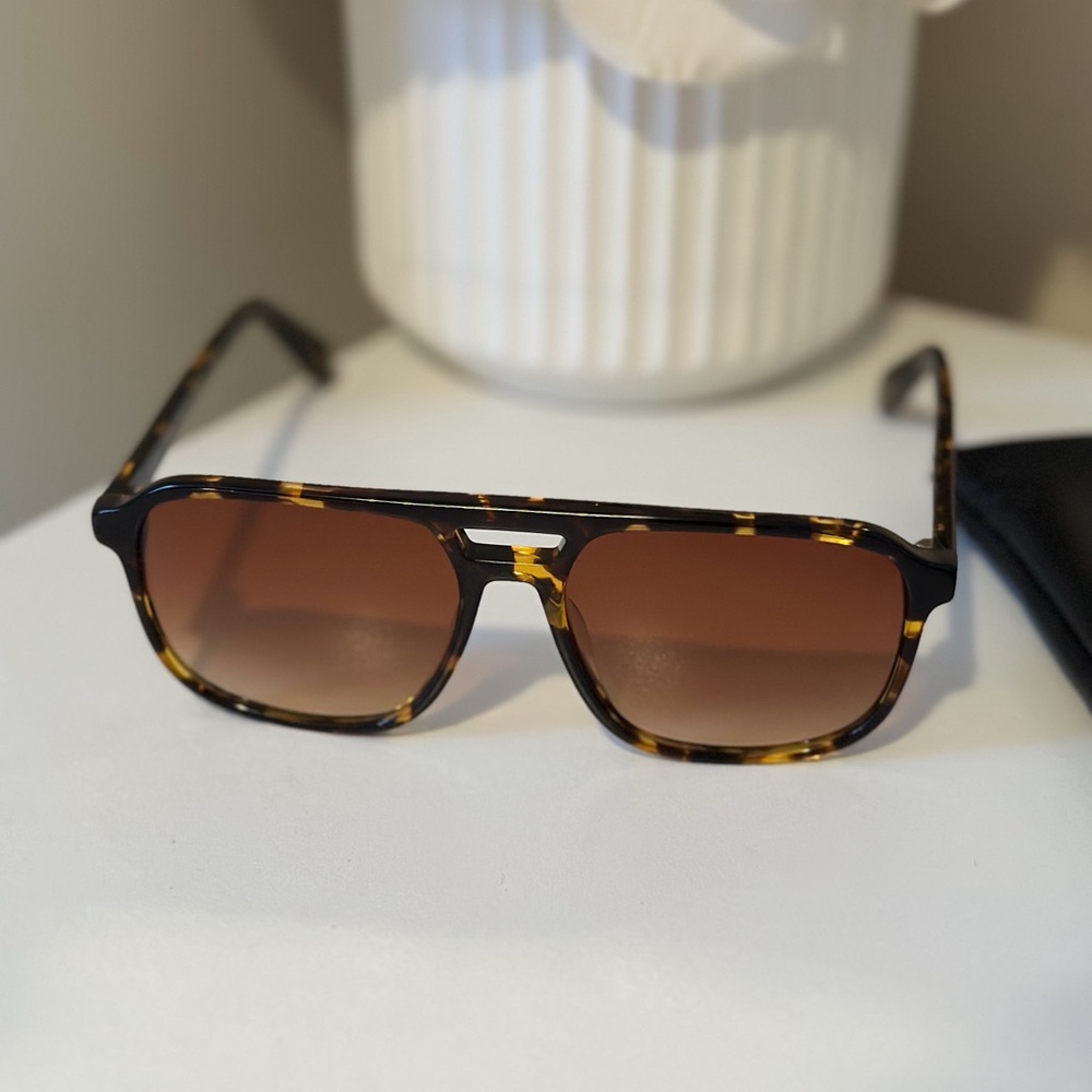 Quay Australia Rectangular Tortoise Sunglasses Br… - image 1